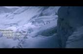 登山队员攀登珠穆朗玛峰，不料遇到雪崩；队长在牺牲前，下了死命令，队员含泪答应(8.3分电影片)