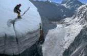 雪山上条件艰苦, 登山队员展开了生死营救, 看着挺帅的电影你如何评价(8.3分电影片)